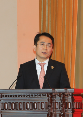 煙臺中集來福士海洋工程有限公司黨委書記、總裁王建中作經(jīng)驗(yàn)交流