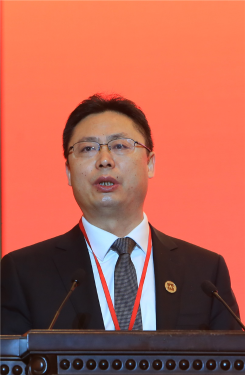 陜西煤業(yè)化工集團(tuán)神南礦業(yè)有限責(zé)任公司董事長吳群英作經(jīng)驗(yàn)交流